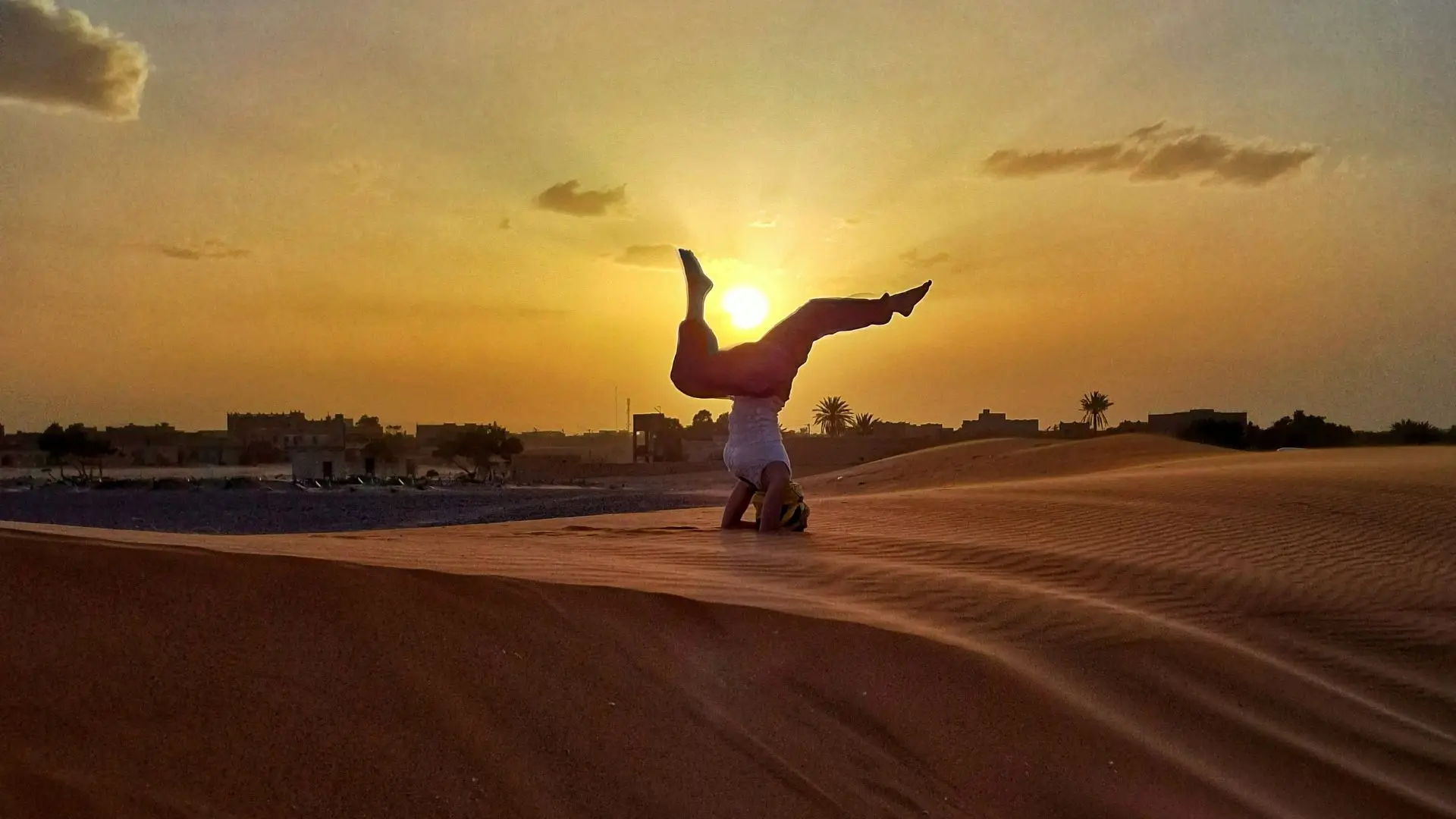 DeRutaPorMarruecos_Yoga_Desierto